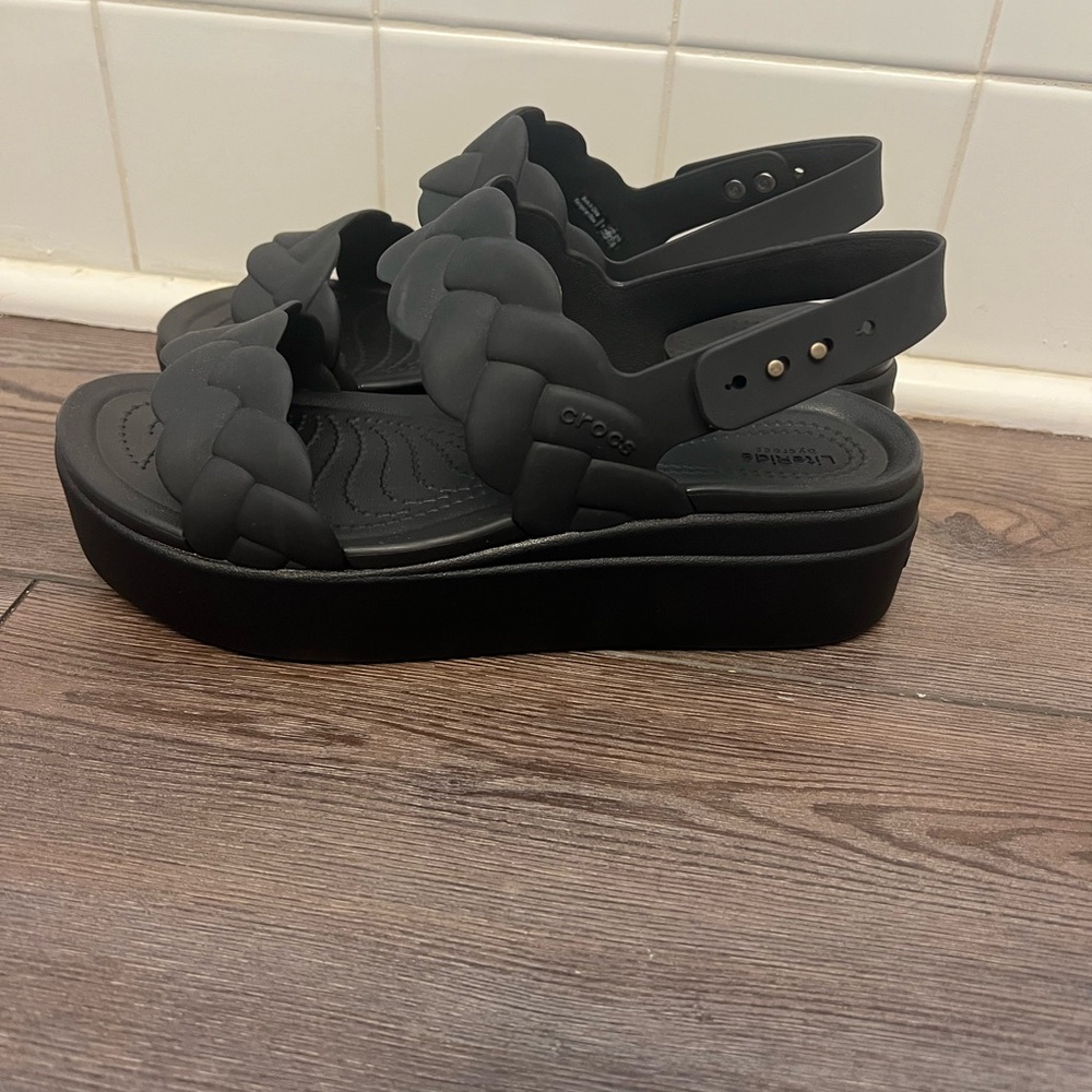 CROCS Women's Black Braided Platform Sandals - Picture 3 of 4